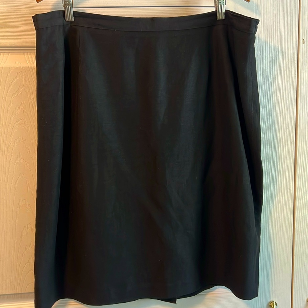 High Quality.Women's lined LINEN Black skirt with zipper and back slit.